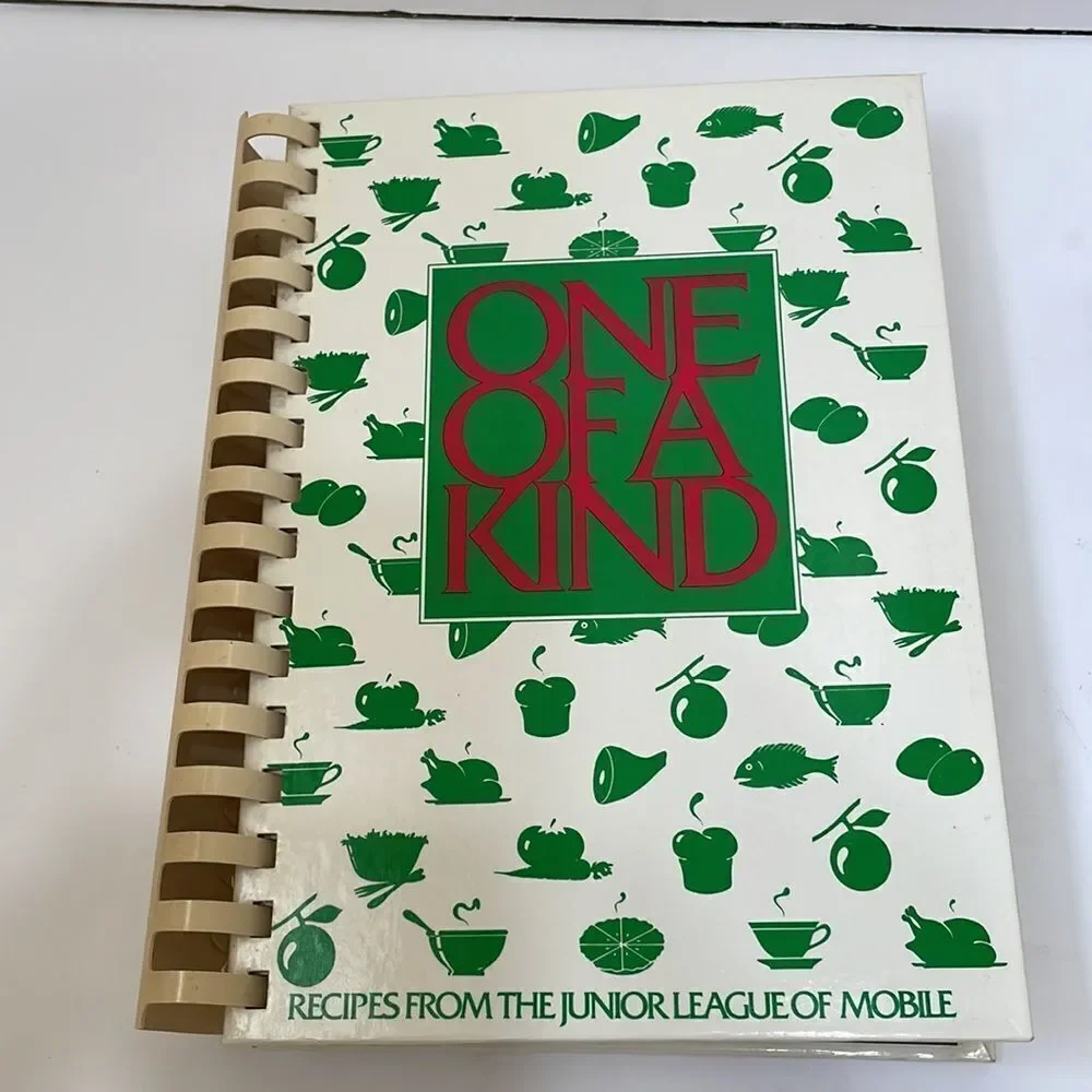 LOT OF TWO VINTAGE JUNIOR LEAGUE SOUTHERN COOKBOOKS‎
